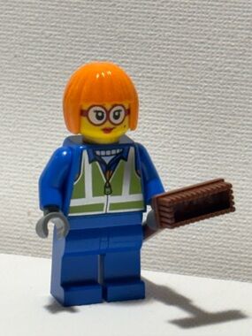 Lego City Adventure Calendar Set 60303-1 Shirley Keeper With broom Minifigures
